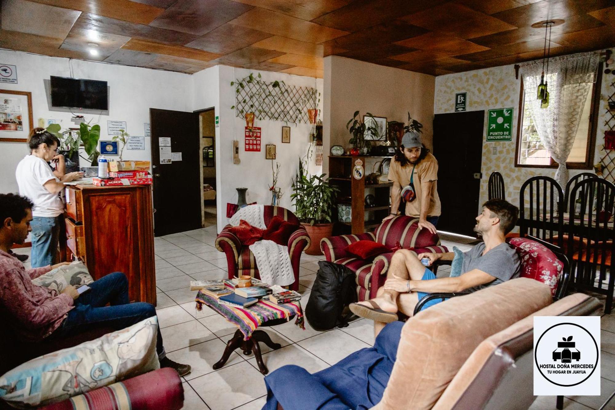 Hostal Dona Mercedes Juayua Exterior photo