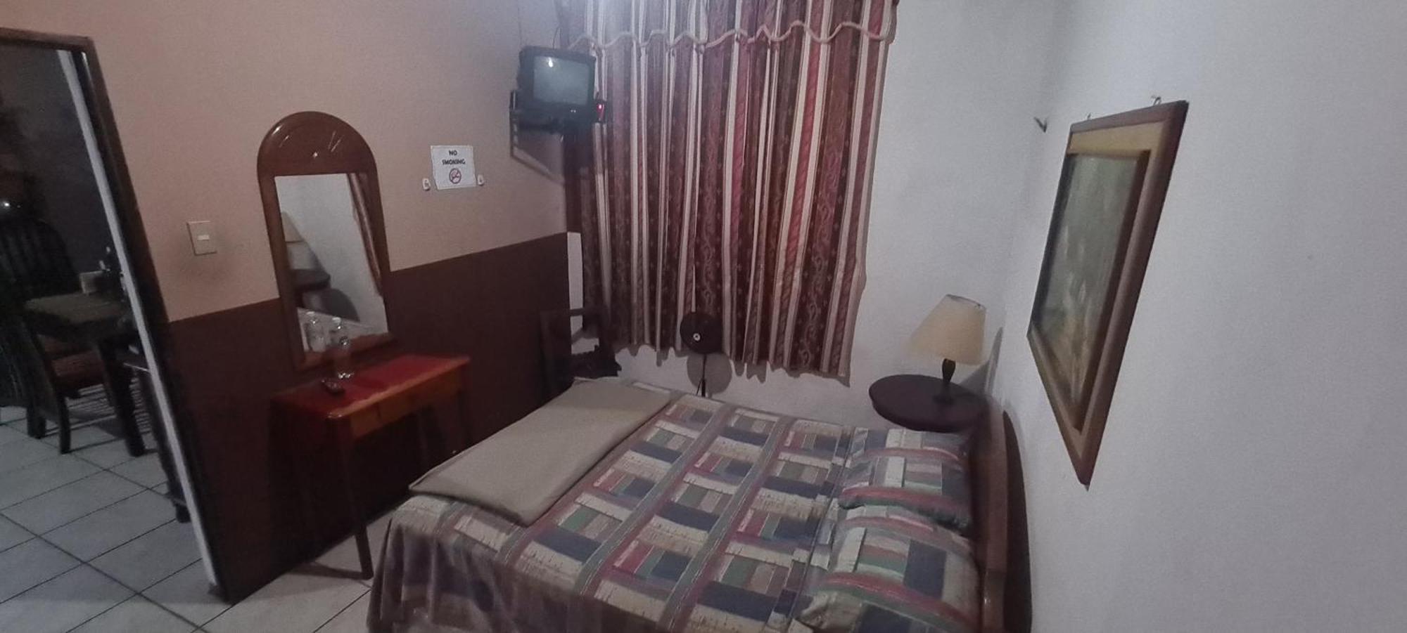 Hostal Dona Mercedes Juayua Exterior photo